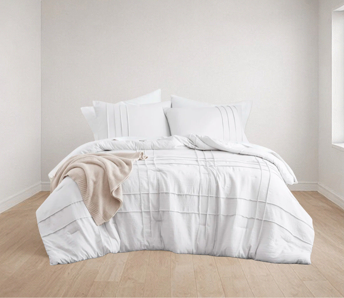 Soft Pleated Comforter Set