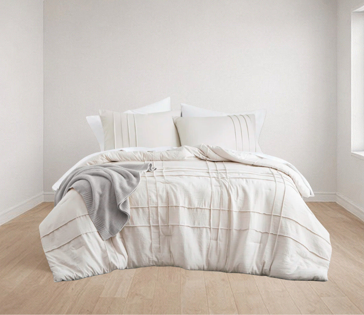 Soft Pleated Comforter Set
