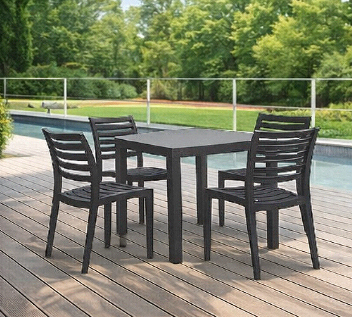 4-Person Outdoor Dining Set