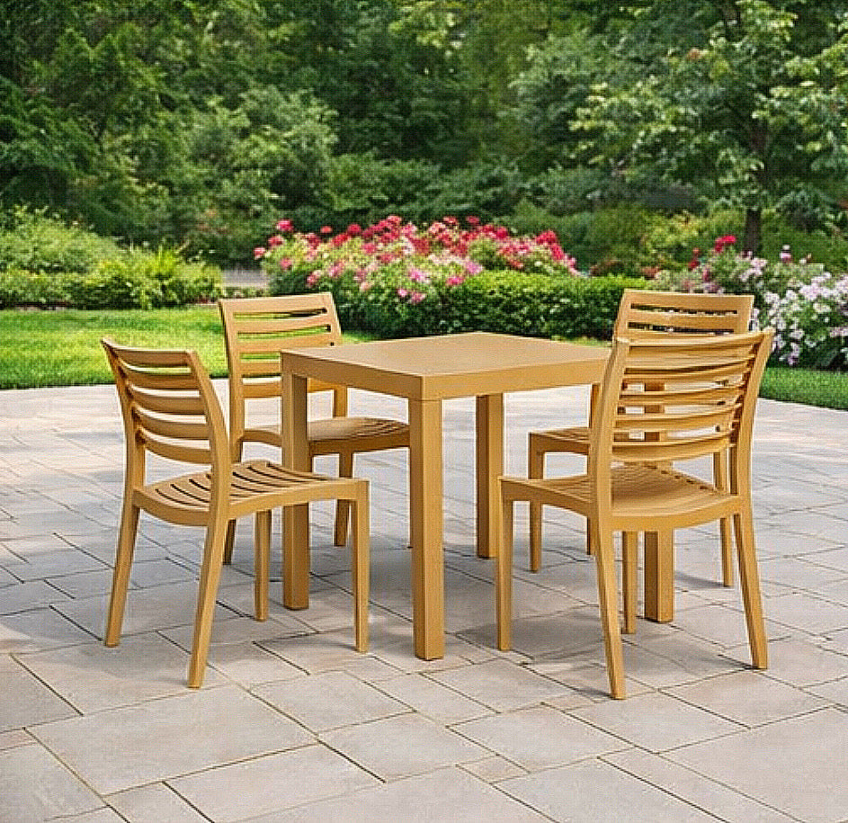 4-Person Outdoor Dining Set