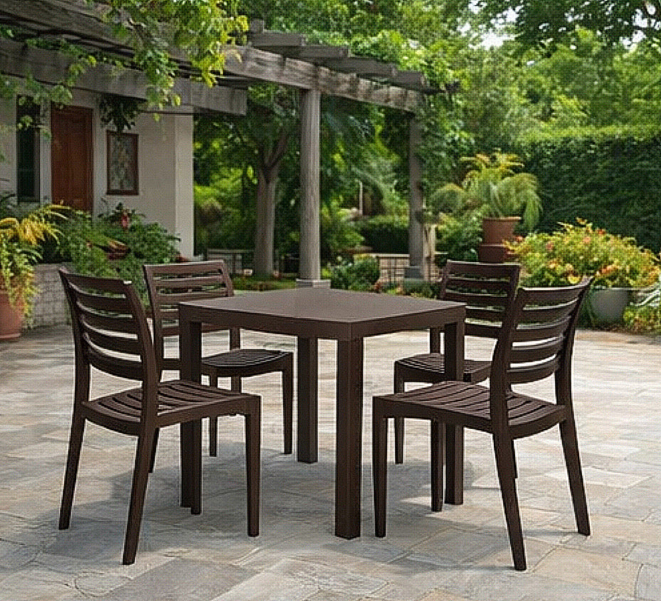 4-Person Outdoor Dining Set