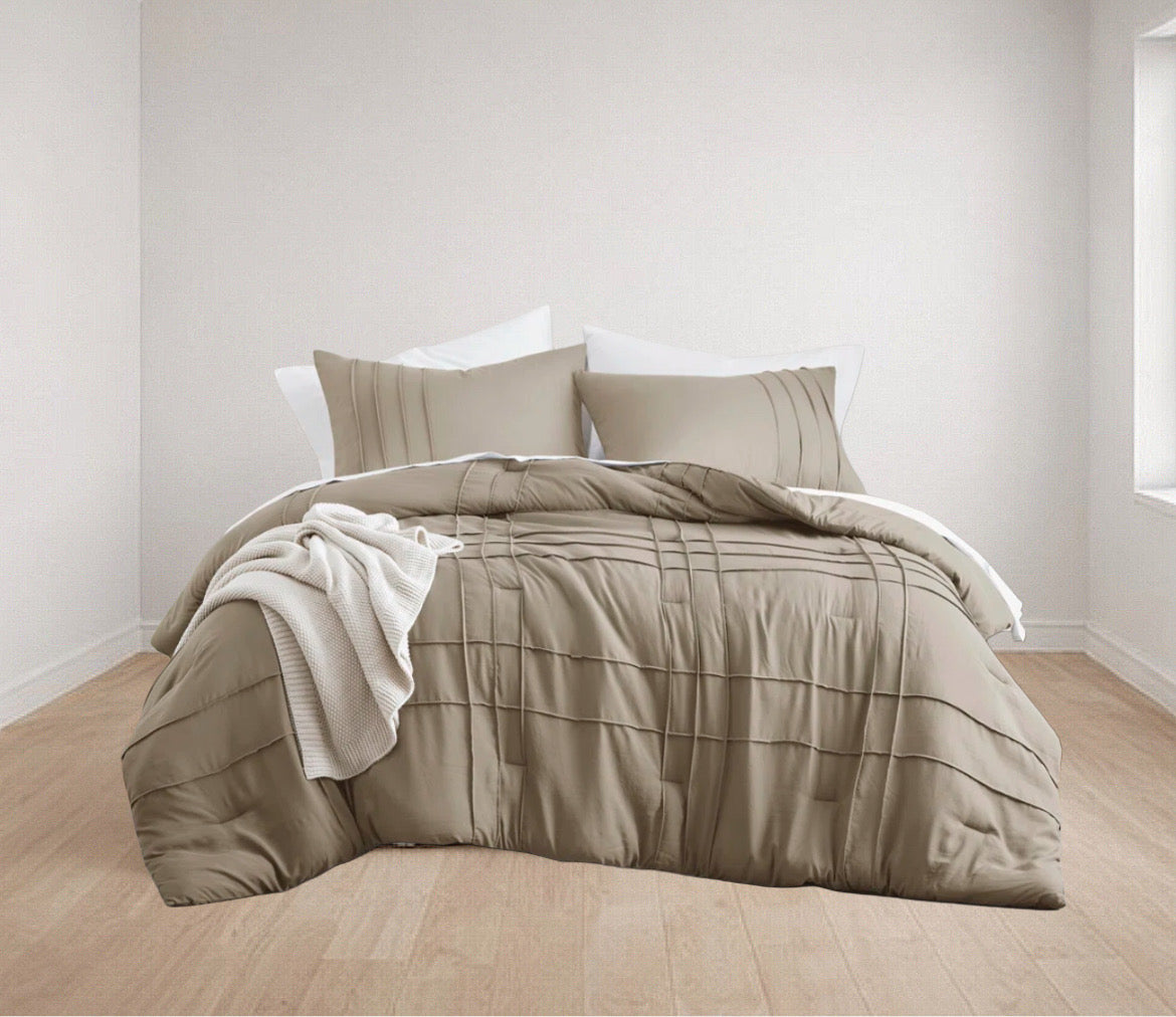 Soft Pleated Comforter Set