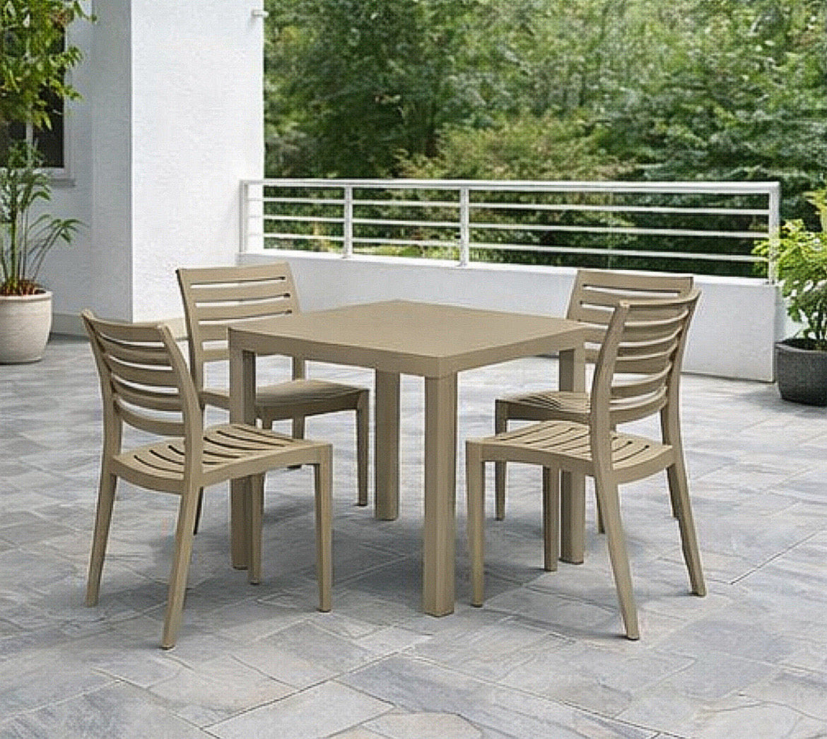 4-Person Outdoor Dining Set