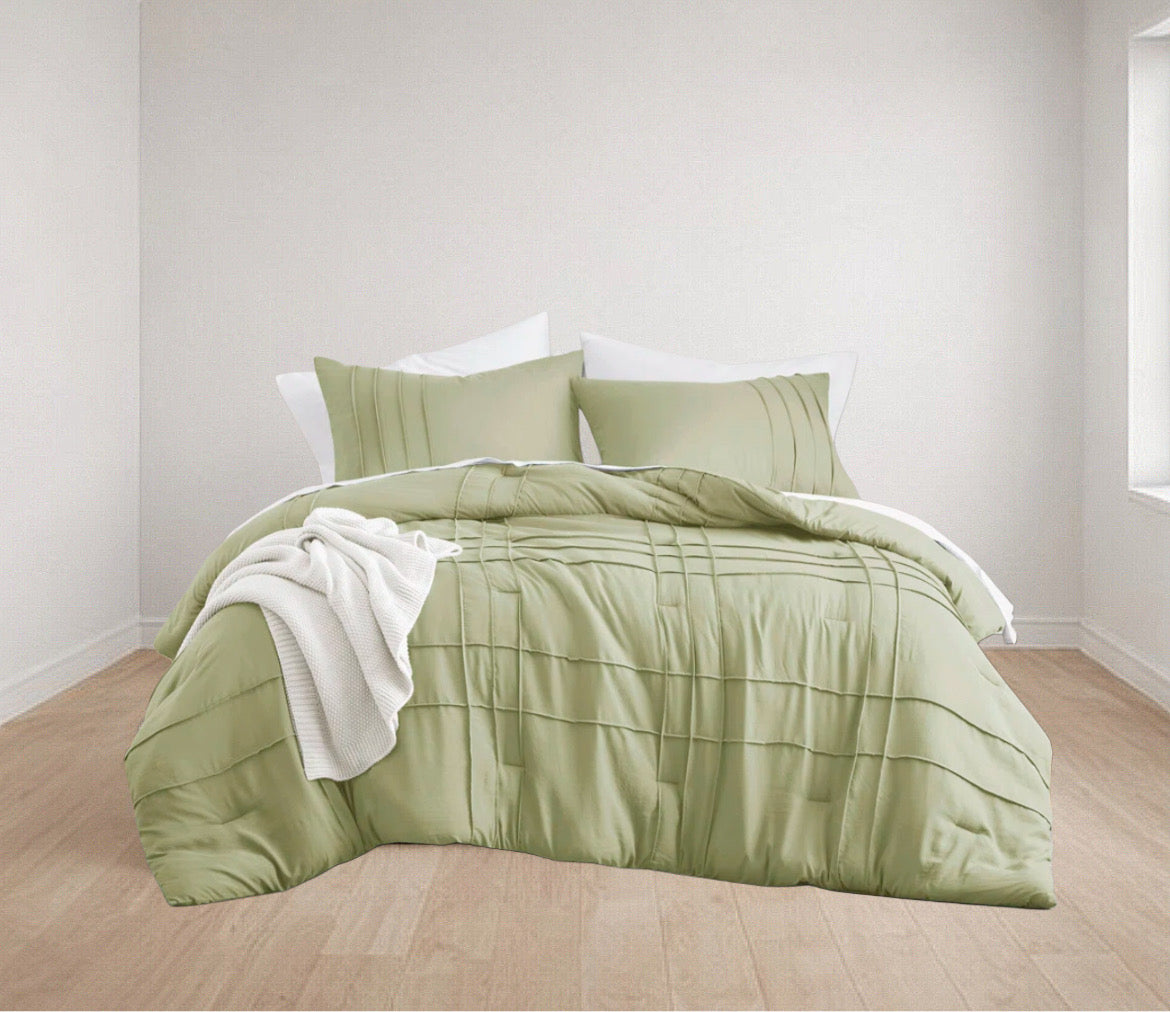 Soft Pleated Comforter Set