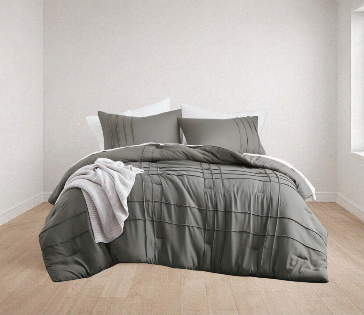 Soft Pleated Comforter Set