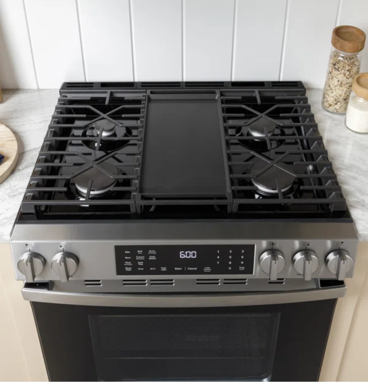 GE 30" 5.3 Cubic Feet Smart Natural Gas Stove
