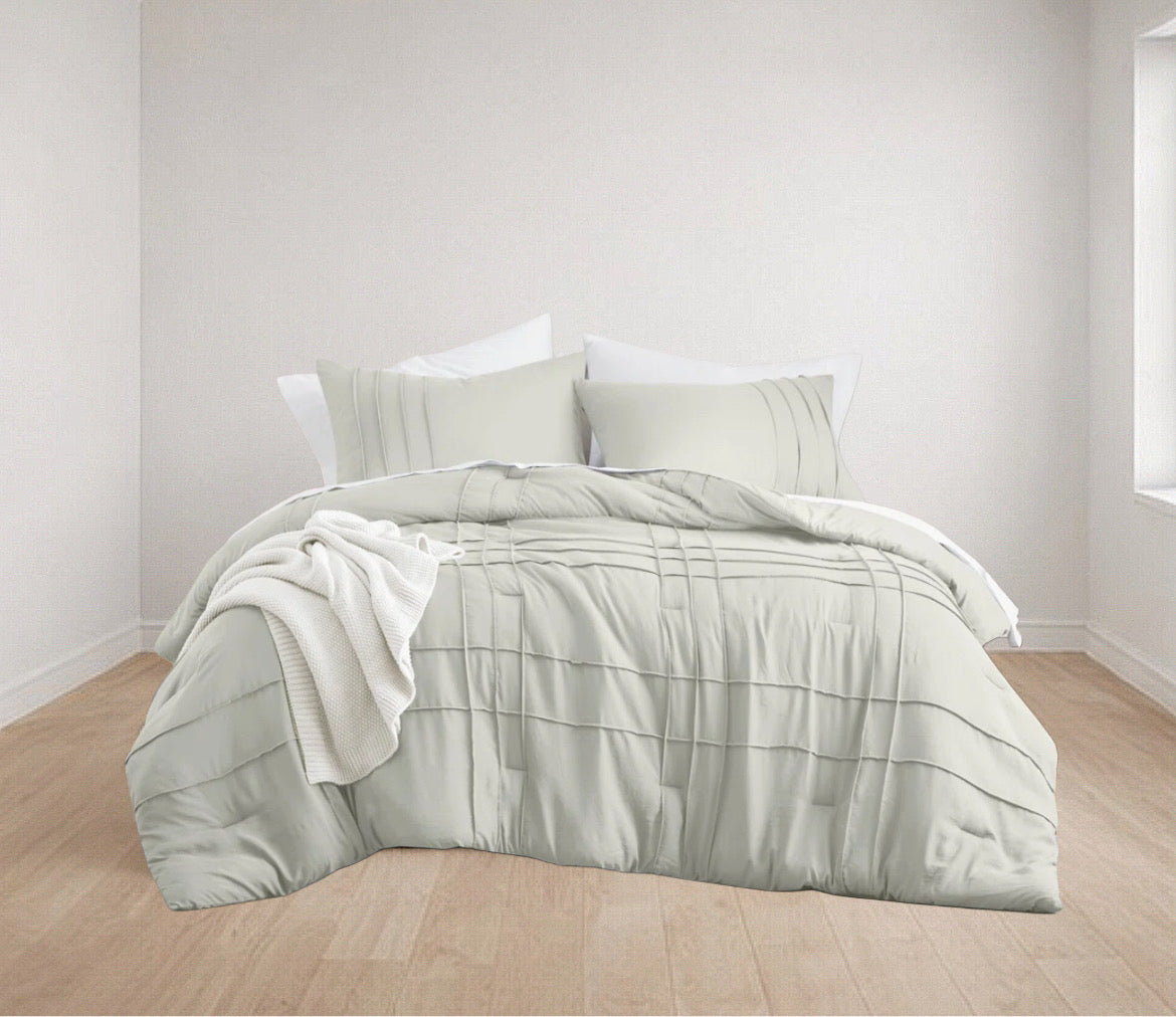 Soft Pleated Comforter Set