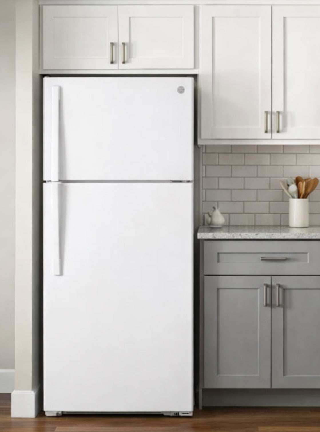GE 28" 16.6 Cubic Feet Top Freezer Refrigerator